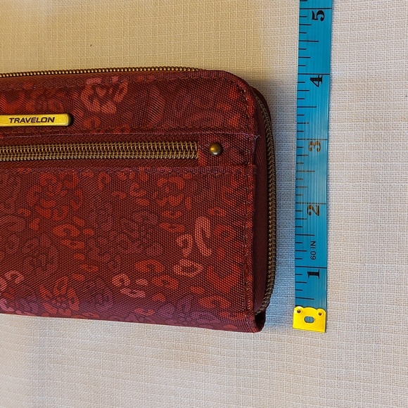 Travelon RFID Blocking Wallet Wristlet Burgundy NEW - Picture 13 of 14